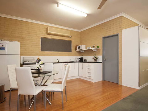 Garden Studio - Holiday Sunshine Coast 2