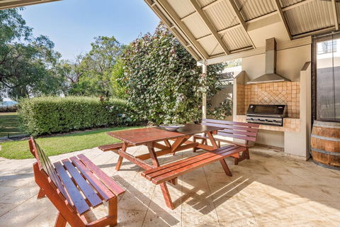 Geographe Cove Resort - Sunshine Coast Tourism 3