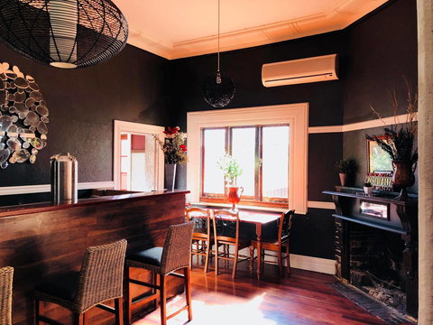 Junction Hotel Moora - Holiday Sunshine Coast 6