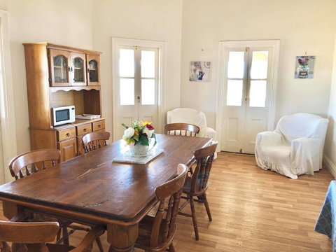 Junction Hotel Moora - Holiday Sunshine Coast 29