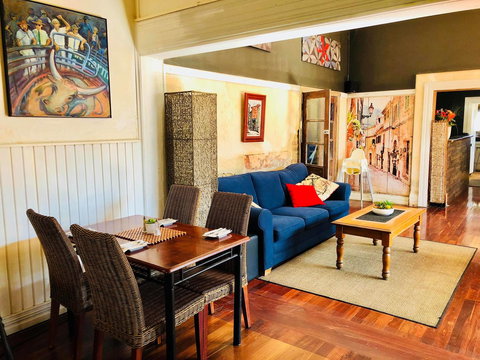 Junction Hotel Moora - Holiday Sunshine Coast 13