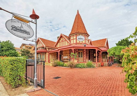 The Witch's Hat - Holiday Sunshine Coast 24