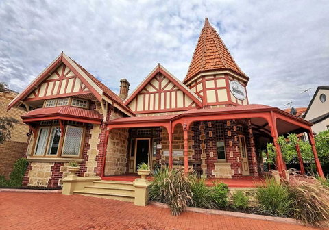 The Witch's Hat - Holiday Sunshine Coast 8