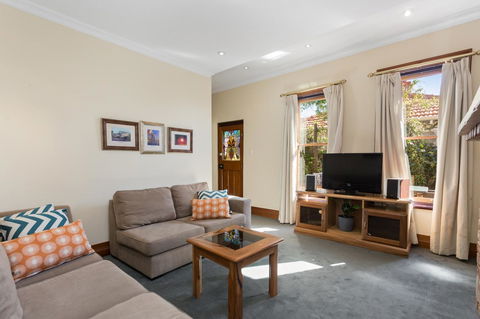 100 On South Callan Apartments - Holiday Sunshine Coast 2