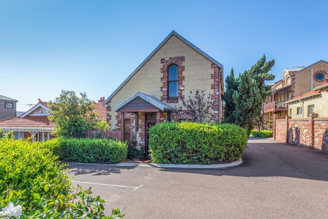 100 On South Callan Apartments - Holiday Sunshine Coast 25