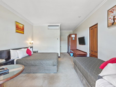 Heritage Country Motel - Sunshine Coast Tourism 3