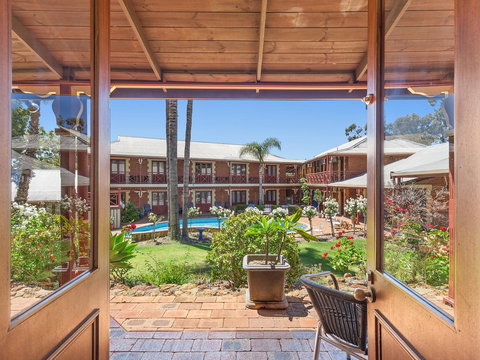 Heritage Country Motel - Sunshine Coast Tourism 6