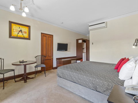 Heritage Country Motel - Sunshine Coast Tourism 8