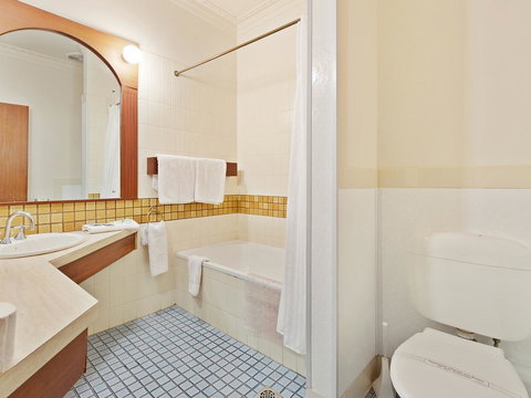 Heritage Country Motel - Sunshine Coast Tourism 2