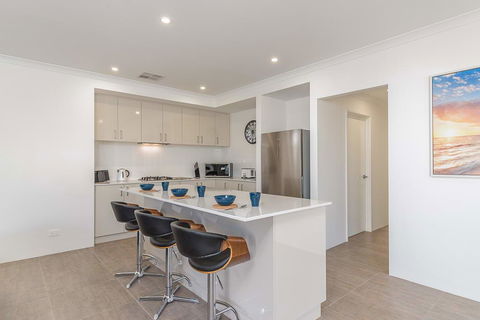 Karrinyup Waters Luxury House Rental - Sunshine Coast Tourism 8