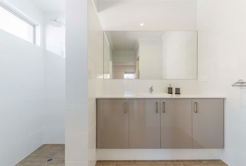Karrinyup Waters Luxury House Rental - Sunshine Coast Tourism 2