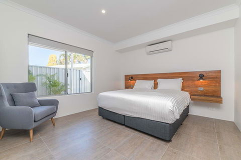 Karrinyup Waters Luxury House Rental - Sunshine Coast Tourism 11