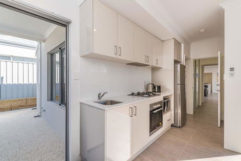 Karrinyup Waters Luxury House Rental - Sunshine Coast Tourism 15