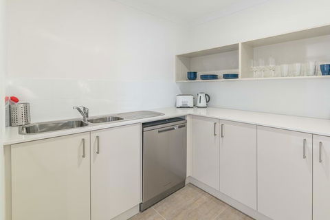 Karrinyup Waters Luxury House Rental - Sunshine Coast Tourism 14