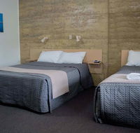 Hopetoun Motel  Chalet Village - Holiday Sunshine Coast