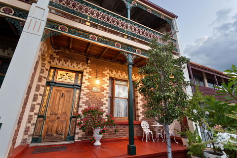 Annie's Victorian Terrace Accommodation Fremantle - Holiday Sunshine Coast 24