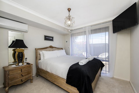 Scarborough Villa On Duke - Holiday Sunshine Coast 4