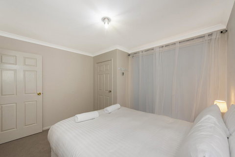 Scarborough Villa On Duke - Holiday Sunshine Coast 20