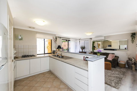 Scarborough Villa On Duke - Holiday Sunshine Coast 17