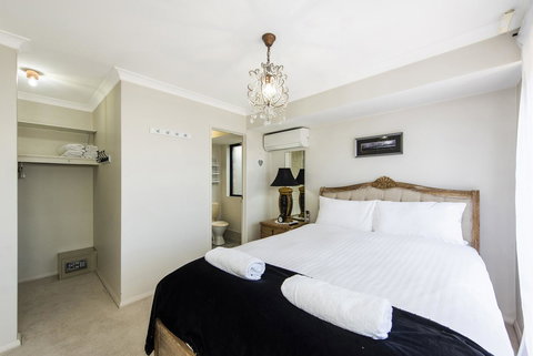 Scarborough Villa On Duke - Holiday Sunshine Coast 0