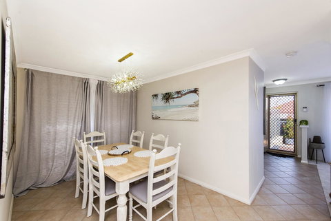 Scarborough Villa On Duke - Holiday Sunshine Coast 5