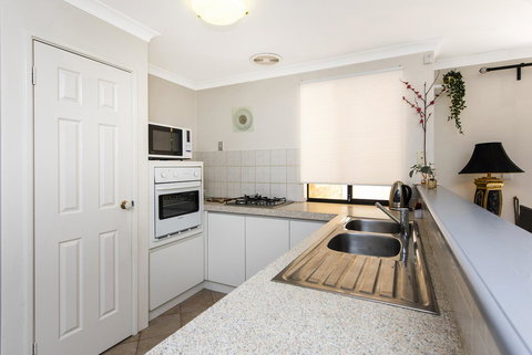 Scarborough Villa On Duke - Holiday Sunshine Coast 26