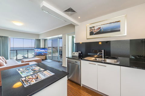A 406 FANTASTIC OCEAN BEACH And MARINA VIEW APT - MANDURAH - Holiday Sunshine Coast 18