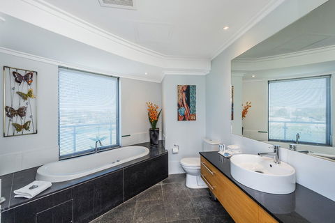 A 406 FANTASTIC OCEAN BEACH And MARINA VIEW APT - MANDURAH - Holiday Sunshine Coast 14