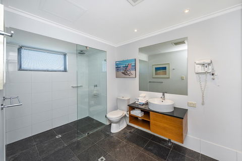 A 406 FANTASTIC OCEAN BEACH And MARINA VIEW APT - MANDURAH - Holiday Sunshine Coast 16