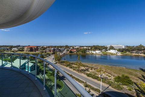 A 406 FANTASTIC OCEAN BEACH And MARINA VIEW APT - MANDURAH - Holiday Sunshine Coast 11