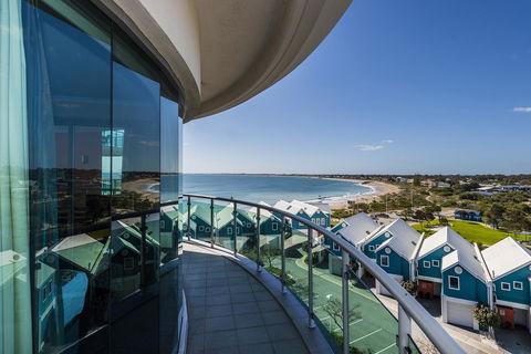 A 406 FANTASTIC OCEAN BEACH And MARINA VIEW APT - MANDURAH - Holiday Sunshine Coast 9