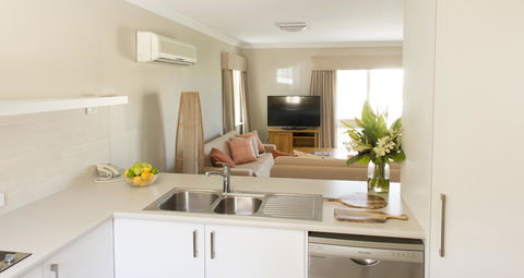 The Marina Hotel - Mindarie - Sunshine Coast Tourism 24
