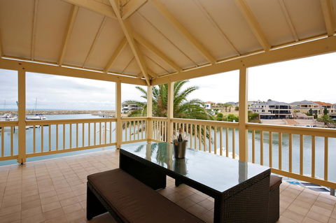 The Marina Hotel - Mindarie - Sunshine Coast Tourism 7
