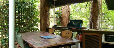 Black Cockatoo Lodge - Sunshine Coast Tourism 1