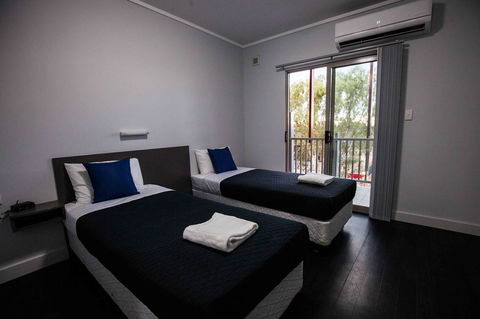 Beadon Bay Hotel - Holiday Sunshine Coast 6