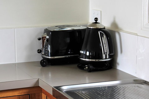 BINALONG BEACH COTTAGE Beachfront At Bay Of Fires Next To Restaurant - Holiday Sunshine Coast 13