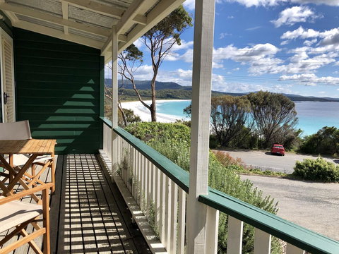 BINALONG BEACH COTTAGE Beachfront At Bay Of Fires Next To Restaurant - Holiday Sunshine Coast 1