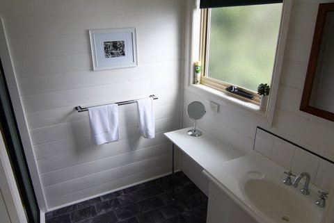 BINALONG BEACH COTTAGE Beachfront At Bay Of Fires Next To Restaurant - Holiday Sunshine Coast 7