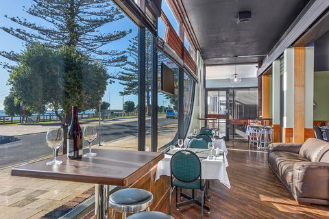Beachfront Voyager Motor Inn - Holiday Sunshine Coast 4