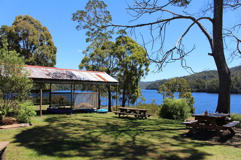 Tullah Lakeside Lodge - Sunshine Coast Tourism 6