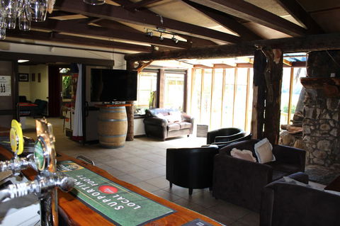 Tullah Lakeside Lodge - Sunshine Coast Tourism 22