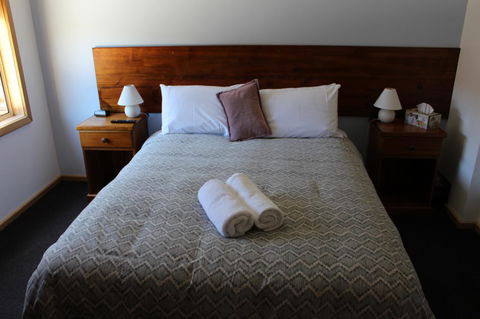 Tullah Lakeside Lodge - Sunshine Coast Tourism 2