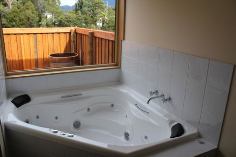 Tullah Lakeside Lodge - Sunshine Coast Tourism 17