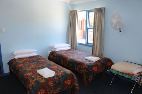 Tullah Lakeside Lodge - Sunshine Coast Tourism 7