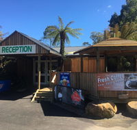 Tullah Lakeside Lodge - Holiday Sunshine Coast