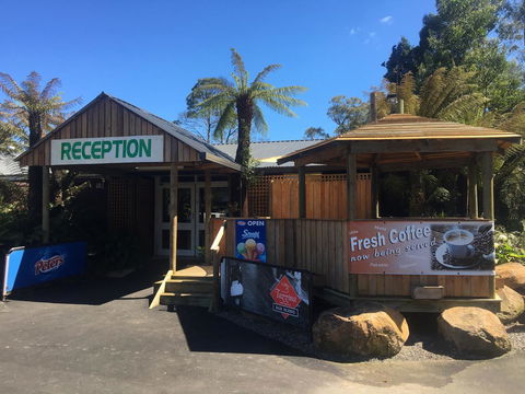 Tullah Lakeside Lodge - Sunshine Coast Tourism 0