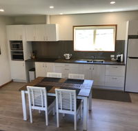 Loma Cottages - Holiday Sunshine Coast