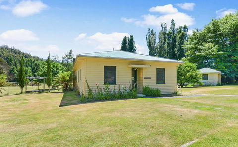 Giants Table And Cottages - Sunshine Coast Tourism 3