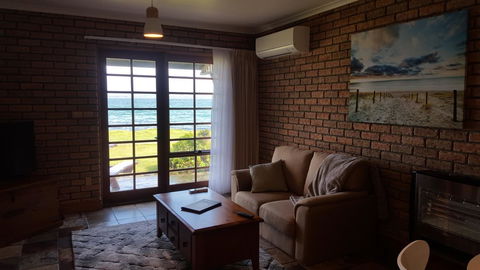 Stanley Village Waterfront Accommodation - Holiday Sunshine Coast 2
