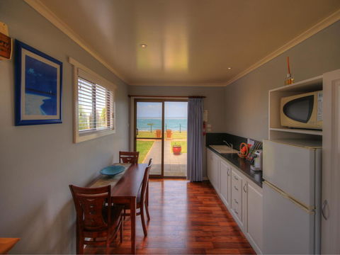 Stanley Village Waterfront Accommodation - Holiday Sunshine Coast 14